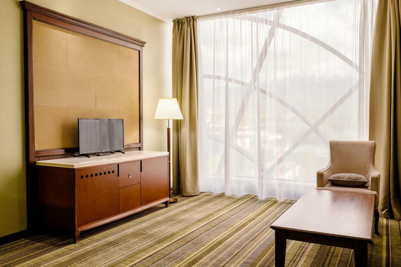 Shera Inn Hotel Almatı Dış mekan fotoğraf